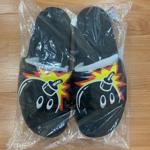 The Hundreds slip on slide sandals